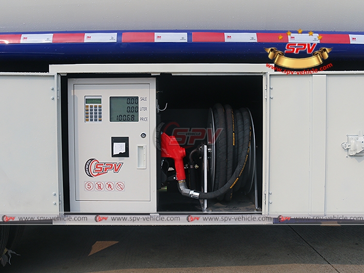 8,000 Litres Fuel Truck Sinotruk - Dispenser 8,000 Litres Fuel Truck Sinotruk - Dispenser